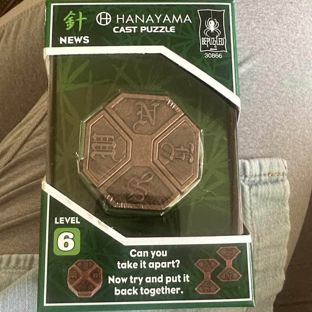 Hanayama Cast Puzzle NEWS, Level 6